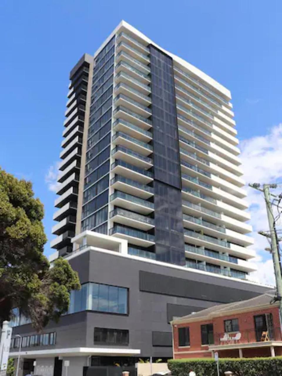 1003 Mirimar 1 Bedroom With Bay Views On The Waterfront *
