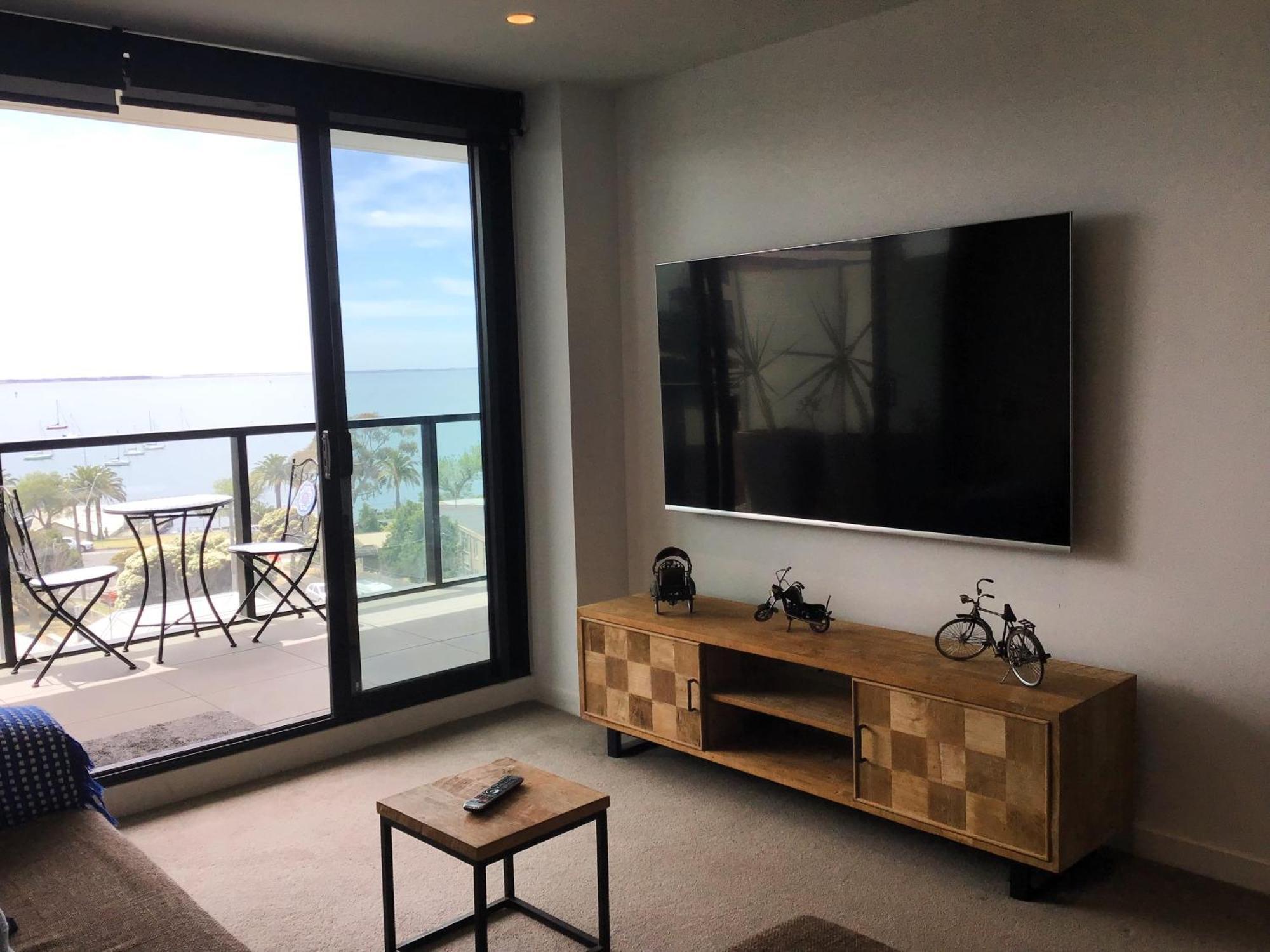 Apartment 1003 Mirimar 1 Bedroom With Bay Views On The Waterfront *